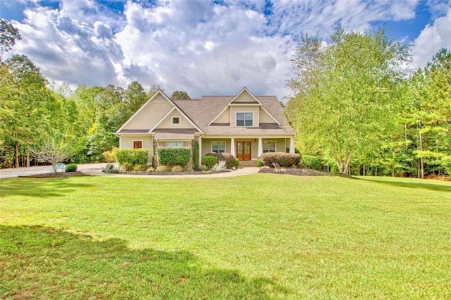 craftsman-style house featuring a front yard