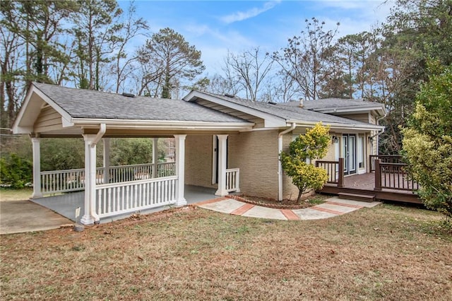 view of front of home featuring a front yard and a porch