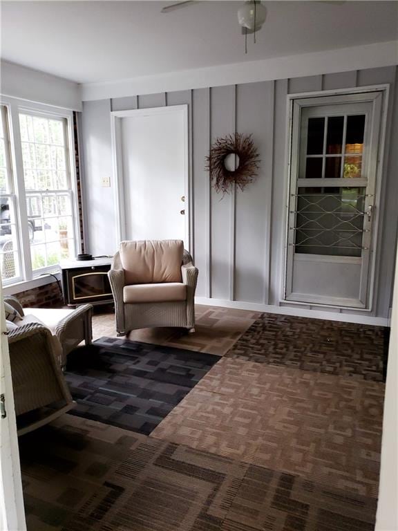 sunroom / solarium featuring ceiling fan