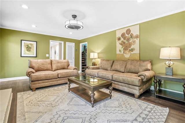 living room featuring ornamental molding, baseboards, recessed lighting, and wood finished floors