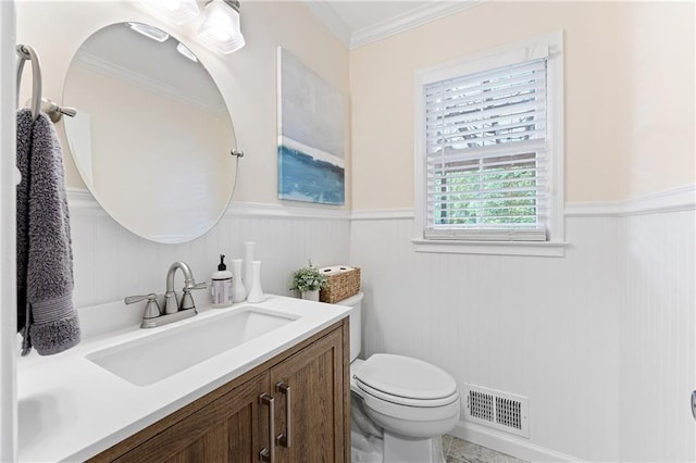 4522 Reva Ct NE, Marietta, GA 30066 - bathroom featuring wainscoting, vanity, and crown molding