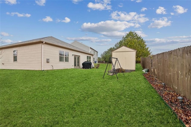 view of yard with a storage unit