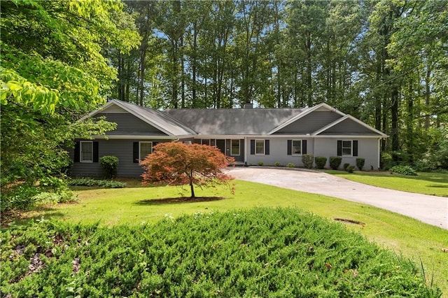 2865 Bryant Ct, Cumming, GA 30040 - ranch-style home with concrete driveway and a front lawn