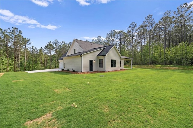 130 W Lake Blvd, Carrollton, GA 30116 - view of side of property featuring a lawn, driveway, and an attached garage