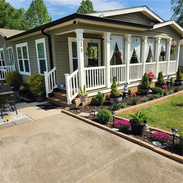 view of front of home featuring a porch