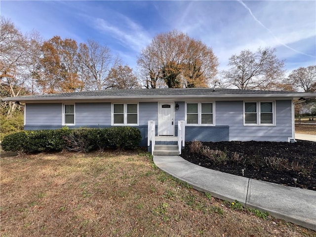 single story home featuring a front yard