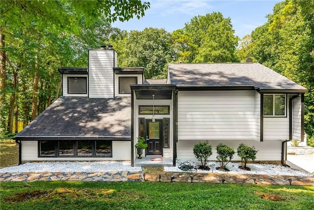 view of front of house with a front lawn