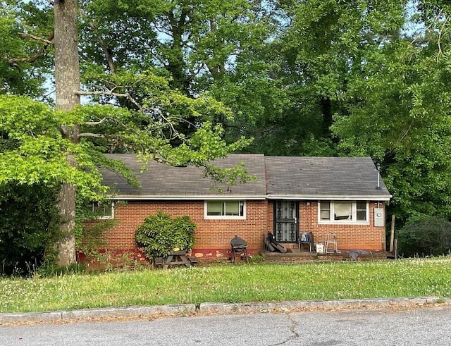 ranch-style home with a front lawn