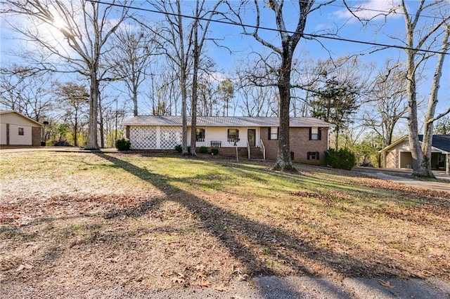 view of front of property with a front lawn