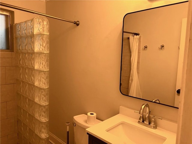 375 6th St NE Unit 5, Atlanta, GA 30308 - full bath with vanity, tiled shower, and toilet