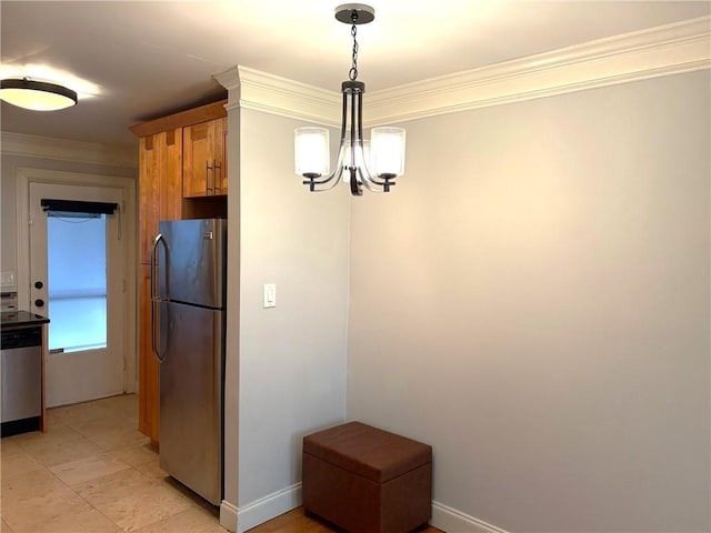 375 6th St NE Unit 5, Atlanta, GA 30308 - kitchen featuring appliances with stainless steel finishes, a chandelier, ornamental molding, baseboards, and hanging light fixtures
