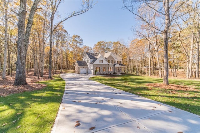 view of front of home featuring a front yard