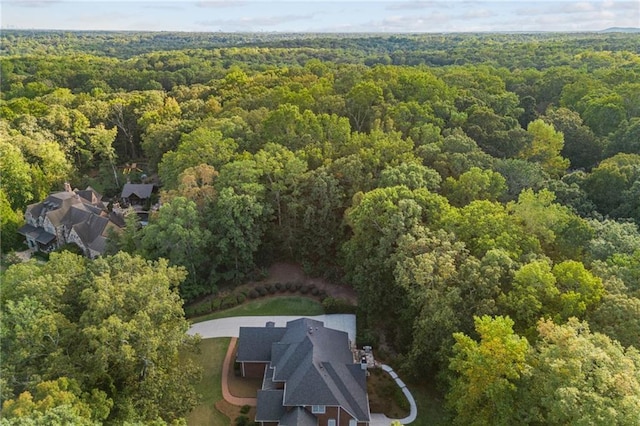 bird's eye view featuring a wooded view