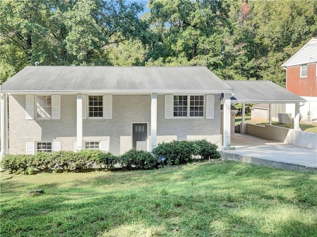 bi-level home featuring a front yard and cooling unit