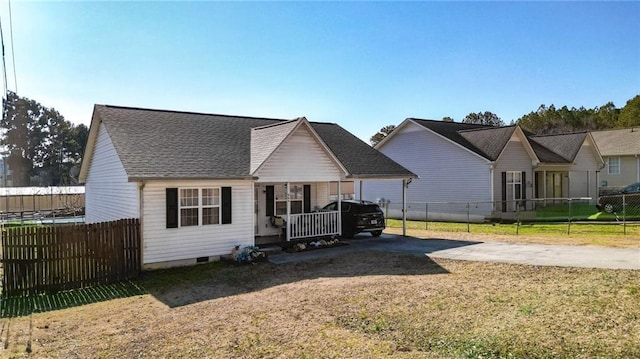 view of front of property featuring a carport and a front yard