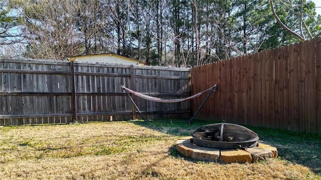 view of yard featuring an outdoor fire pit