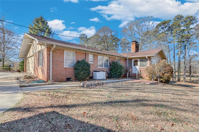 ranch-style home with a front lawn