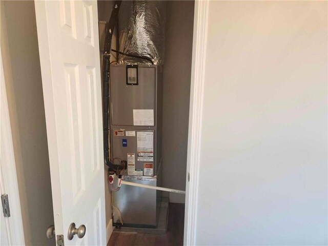 unfurnished room featuring ceiling fan, wood-type flooring, and a textured ceiling