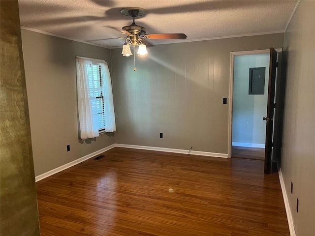 spare room with a textured ceiling, dark wood-type flooring, and ceiling fan