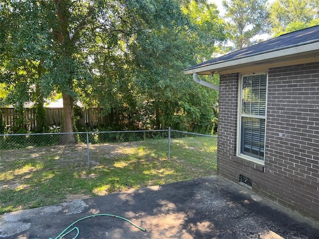 view of yard with a patio area