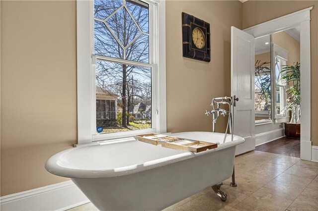 full bathroom featuring baseboards and a soaking tub