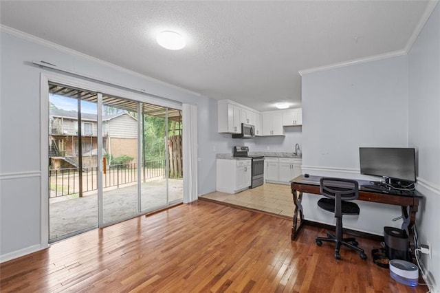 3626 Buford Hwy NE Unit C1, Brookhaven, GA 30329 - office area featuring light wood-style flooring, crown molding, a sink, a textured ceiling, and baseboards