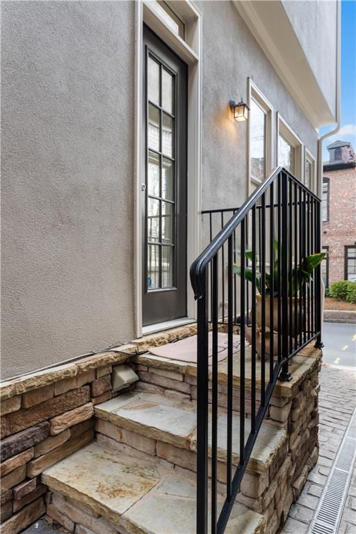 property entrance featuring stucco siding