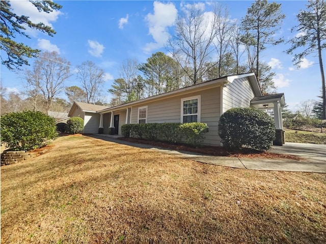 view of side of property featuring a yard