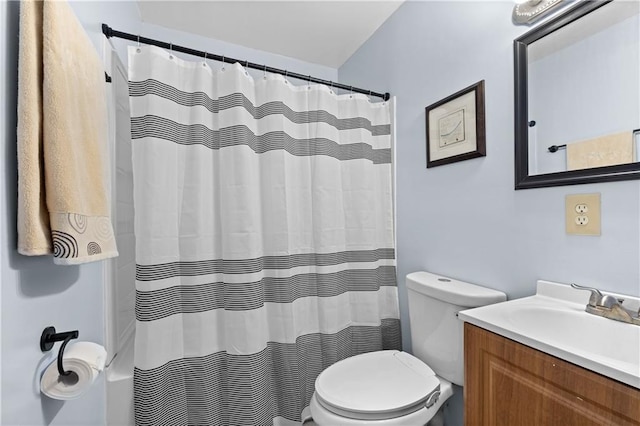 bathroom featuring a shower with shower curtain, vanity, and toilet