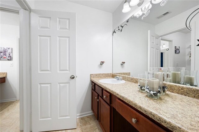 bathroom with visible vents, vanity, and baseboards