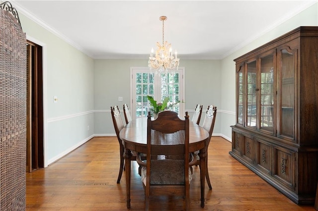4140 Westchester Xing NE, Roswell, GA 30075 - dining room with wood finished floors, a notable chandelier, ornamental molding, and baseboards