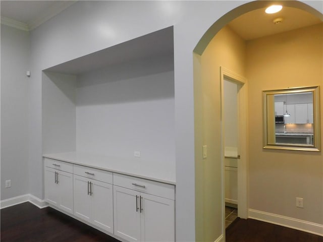 330 La Perla Dr, Sugar Hill, GA 30518 - mudroom featuring arched walkways, ornamental molding, and dark wood-style flooring