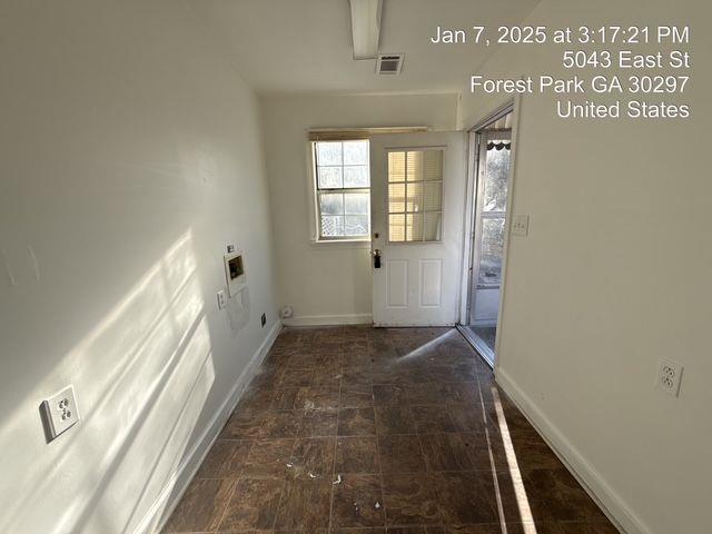 entryway featuring baseboards and visible vents