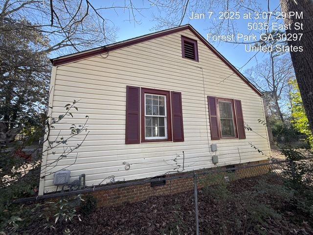 view of home's exterior featuring crawl space