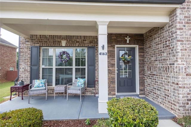 property entrance featuring a porch