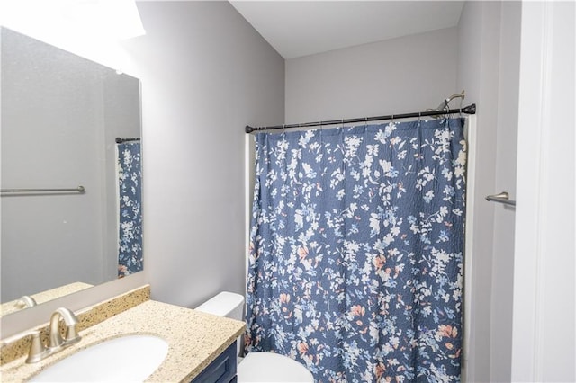 bathroom with toilet, a shower with shower curtain, and vanity