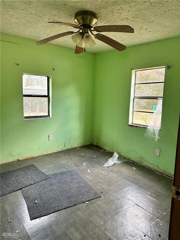 spare room featuring ceiling fan