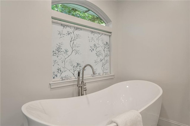 270 Hollyridge Way, Roswell, GA 30076 - bathroom view of a soaking tub and a sink