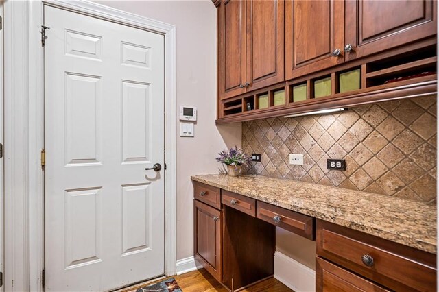 laundry area with baseboards, light tile patterned flooring, cabinet space, and washer and clothes dryer