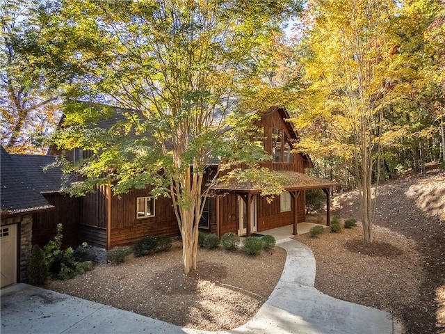 view of front of property featuring a porch