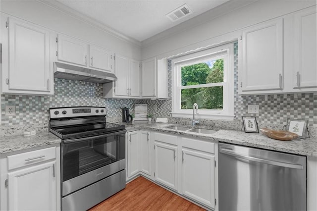 1410 Kingfield Dr, Johns Creek, GA 30005 - kitchen with stainless steel appliances, under cabinet range hood, crown molding, and white cabinets