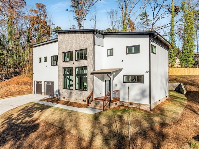 view of front facade featuring a garage