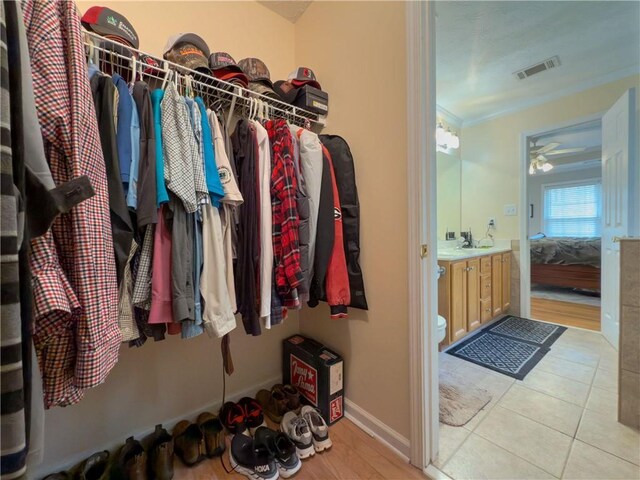 walk in closet featuring light tile patterned floors and visible vents