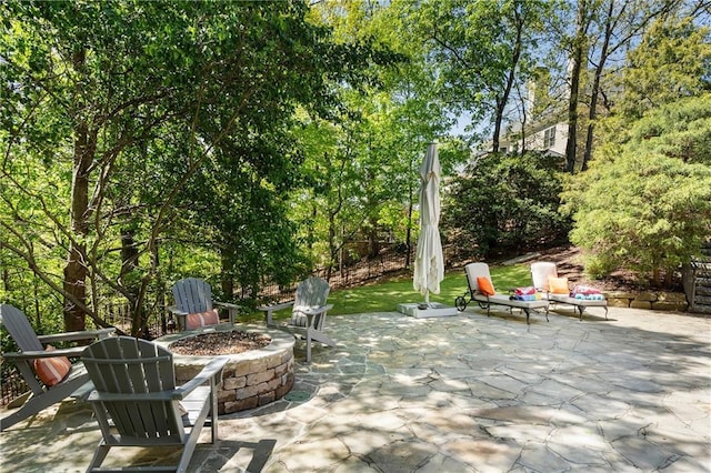 view of patio with an outdoor fire pit