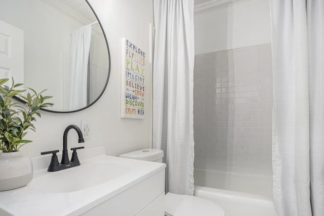 full bathroom featuring crown molding, shower / bath combo with shower curtain, vanity, and toilet