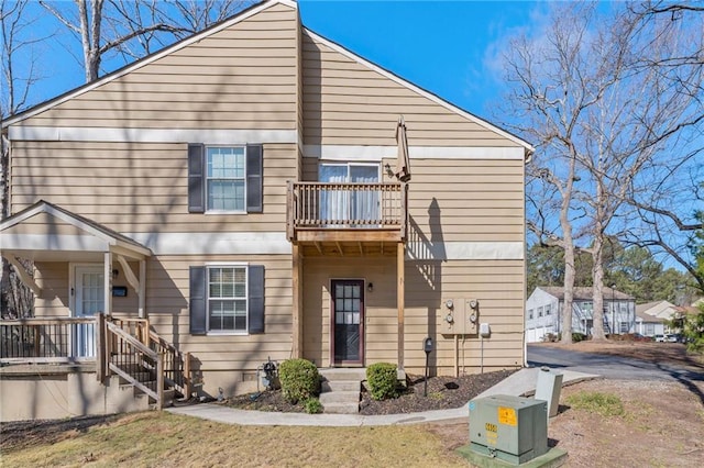 view of front of home featuring a balcony