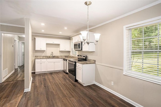 kitchen featuring an inviting chandelier, ornamental molding, dark wood-style flooring, a sink, and stainless steel appliances