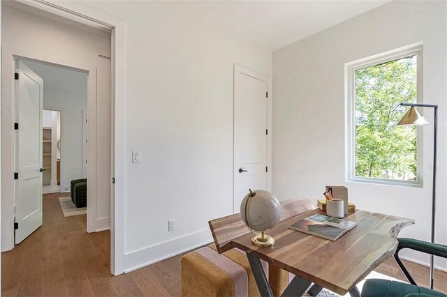 135 Cedarwood Ln, Roswell, GA 30075 - living area with wood finished floors, a chandelier, recessed lighting, and a fireplace