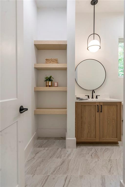 135 Cedarwood Ln, Roswell, GA 30075 - full bath with toilet, vanity, shower / washtub combination, and recessed lighting