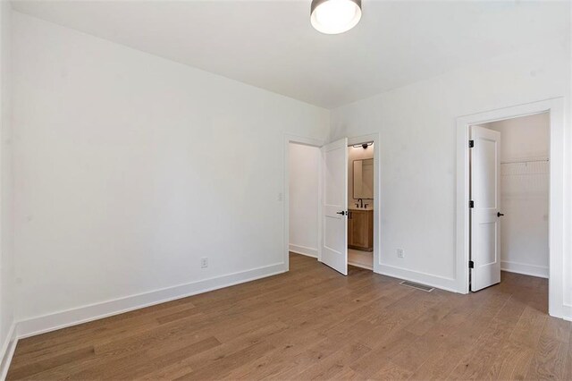 135 Cedarwood Ln, Roswell, GA 30075 - hall featuring wood finished floors, recessed lighting, baseboards, and an upstairs landing